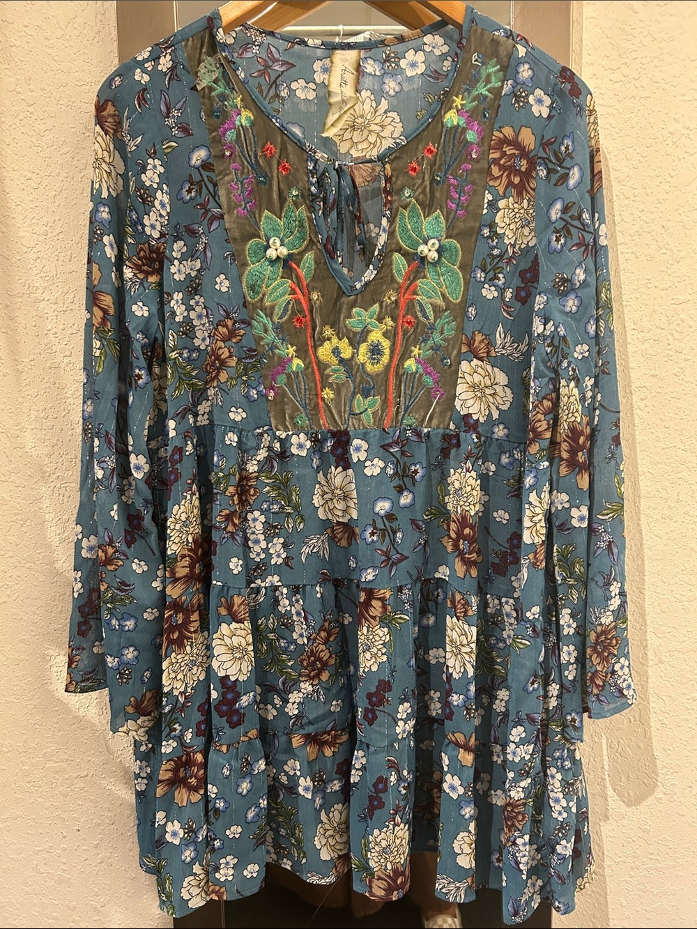 Aratta Long Sleeve Sheer tunic with Embroidery NWOT size Large